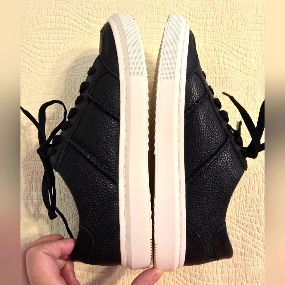 NIB Ugg Alameda Lace Ladies Black Leather Sneakers